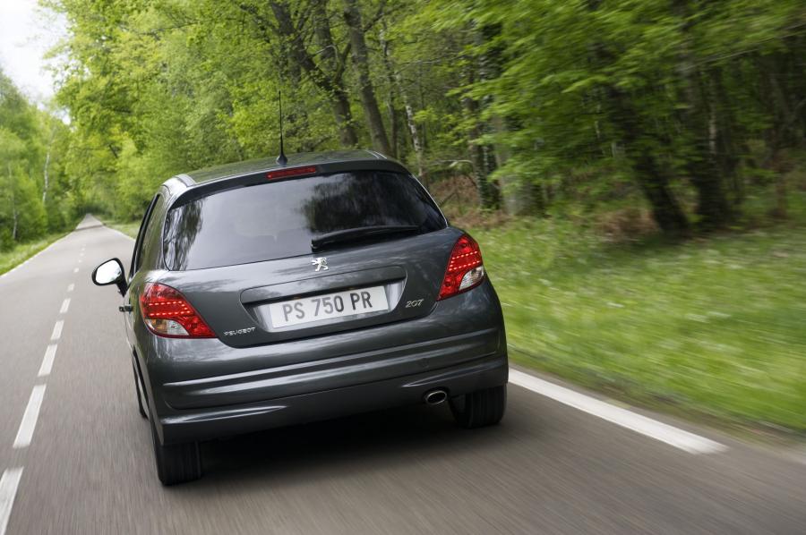  Peugeot 207 5-Door 2010 года  (фото 26 из 32)
